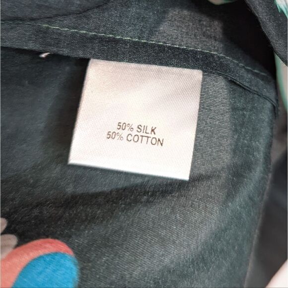 Tucker Short Sleeve Classic Blouse Emerald Dutch Blossoms in Silk Cotton - Picture 6 of 8